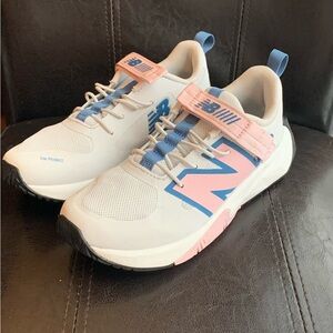 Kids New Balance Fuelcell Play Sneakers Shoes Size 2.5Y